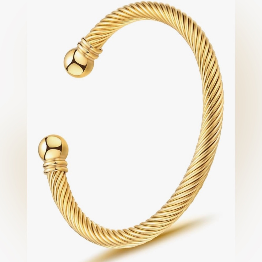 Gorgeous Nordstrom 18KT Gold Dip Rope Cuff bracelet